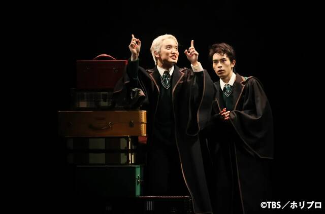 舞台『ハリーポッター』観劇レポートが公開！肉体を駆使した魔法の数々