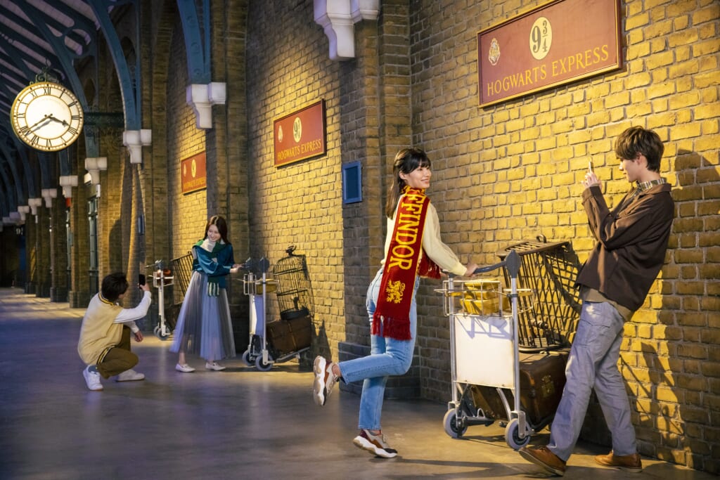‘Wizarding World’ and all related names, characters and indicia are trademarks of and © Warner Bros. Entertainment Inc. – Wizarding World publishing rights © J.K. Rowling.